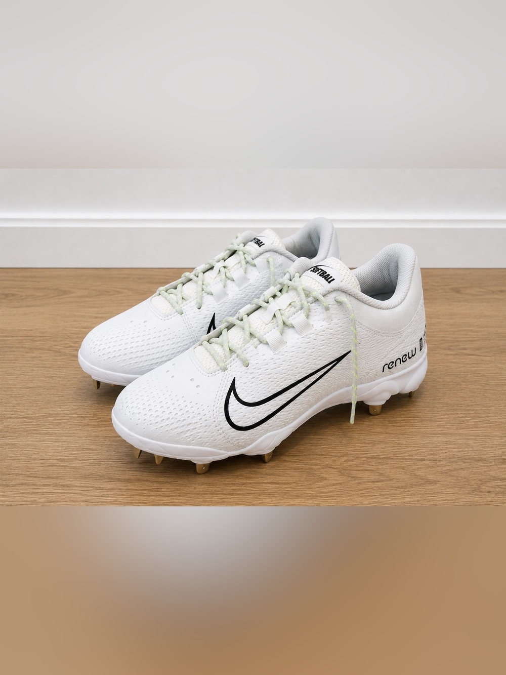 Nike Hyperdiamond Renew Softball Cleats – Women’s/Youth US 6 – White